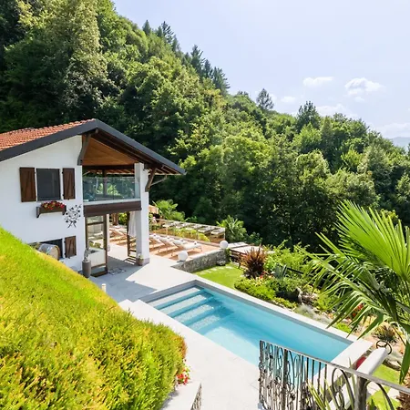 Semesterbostad Rosch *