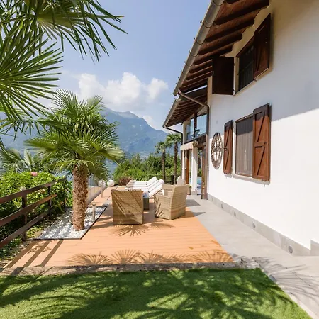 Rosch Holiday home Lezzeno